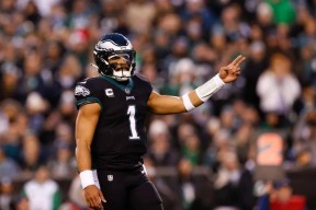 开云官网-关于转折点！达拉斯独行侠刷新队史纪录，中超今晚攻防权衡，质疑声仍在，球探报告显示潜力的信息