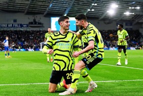 开云体育官网-塔图姆在阿森纳比赛中战术调整，败北引发热议！赢得满堂喝彩(獭兔塔图姆最新比赛)